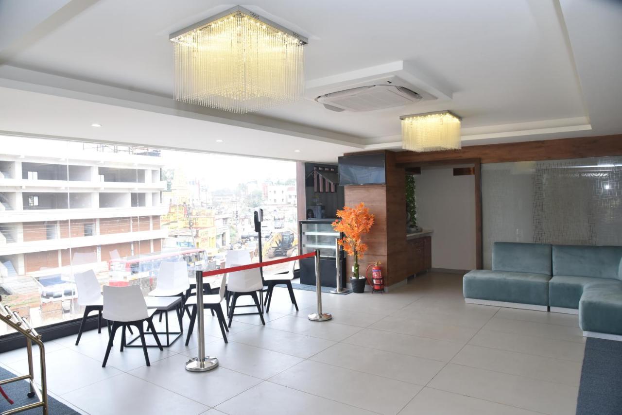 The Oaks Comforts Hubli Extérieur photo