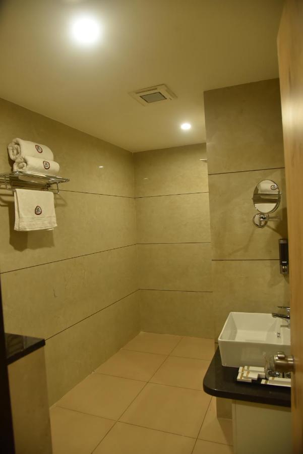 The Oaks Comforts Hubli Extérieur photo
