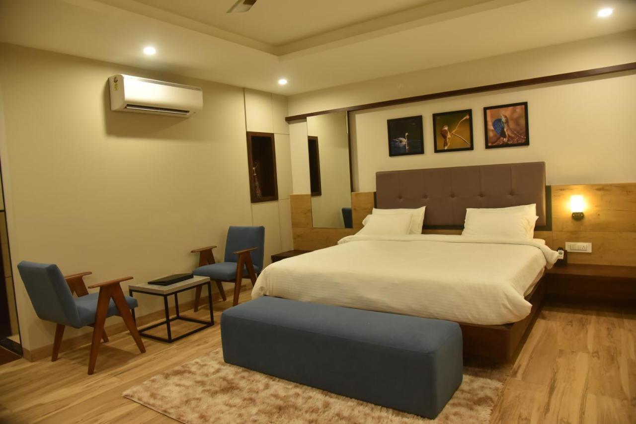 The Oaks Comforts Hubli Extérieur photo