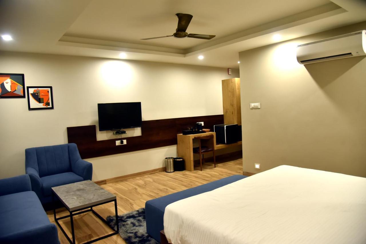 The Oaks Comforts Hubli Extérieur photo